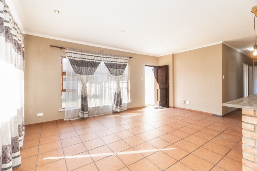 5 Bedroom Property for Sale in Protea Heights Western Cape